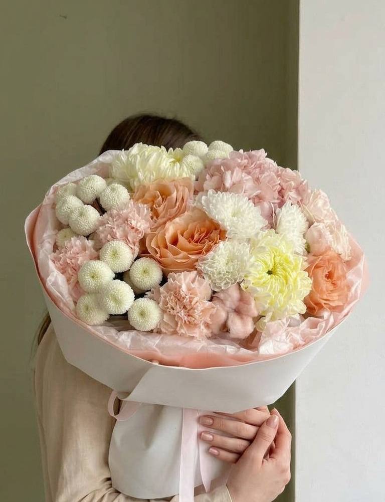 Авторский букет «Шёпот лепестков на рассвете»